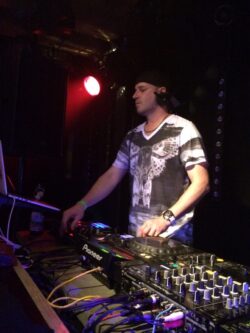 Thirtylicious mit DJ Pat Nightingale | Salzhaus Winterthur (ZH) > Freitag 25.08.2017 Thirtylicious mit DJ Pat Nightingale | Salzhaus Winterthur (ZH) > Freitag 25.08.2017