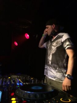 Thirtylicious mit DJ Pat Nightingale | Salzhaus Winterthur (ZH) > Freitag 25.08.2017 Thirtylicious mit DJ Pat Nightingale | Salzhaus Winterthur (ZH) > Freitag 25.08.2017