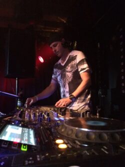 Thirtylicious mit DJ Pat Nightingale | Salzhaus Winterthur (ZH) > Freitag 25.08.2017 Thirtylicious mit DJ Pat Nightingale | Salzhaus Winterthur (ZH) > Freitag 25.08.2017