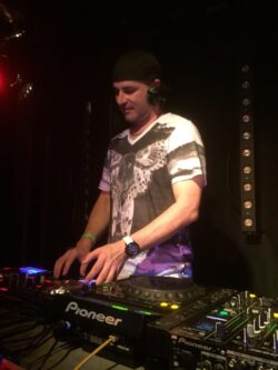 Thirtylicious mit DJ Pat Nightingale | Salzhaus Winterthur (ZH) > Freitag 25.08.2017 Thirtylicious mit DJ Pat Nightingale | Salzhaus Winterthur (ZH) > Freitag 25.08.2017