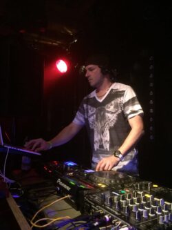 Thirtylicious mit DJ Pat Nightingale | Salzhaus Winterthur (ZH) > Freitag 25.08.2017 Thirtylicious mit DJ Pat Nightingale | Salzhaus Winterthur (ZH) > Freitag 25.08.2017